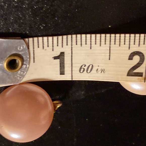 Vintage Marvella pink button size clip on earrings - Picture 6 of 7